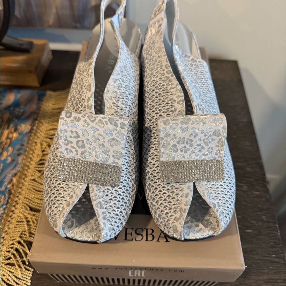 Elegant Silver Leather Women's Slingback Shoes